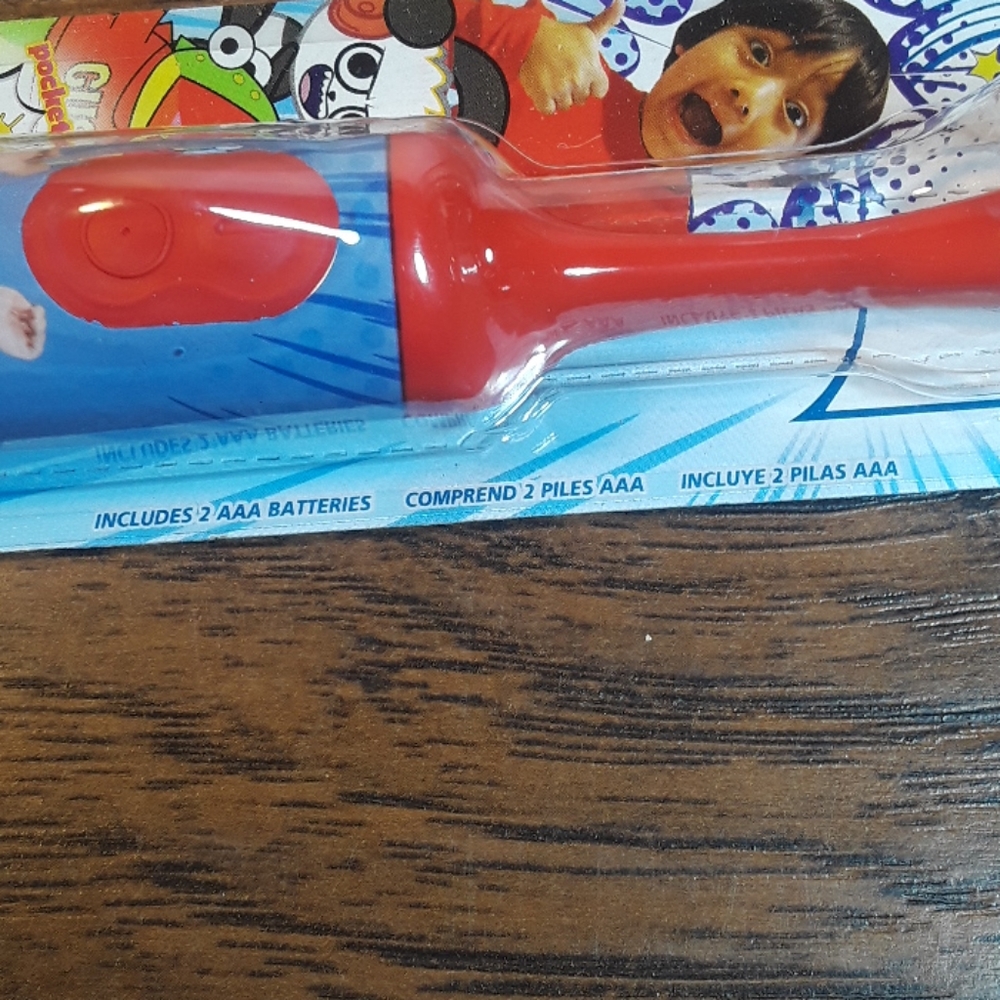 Colgate Ryan World Toothbrush - Picture 6 of 6